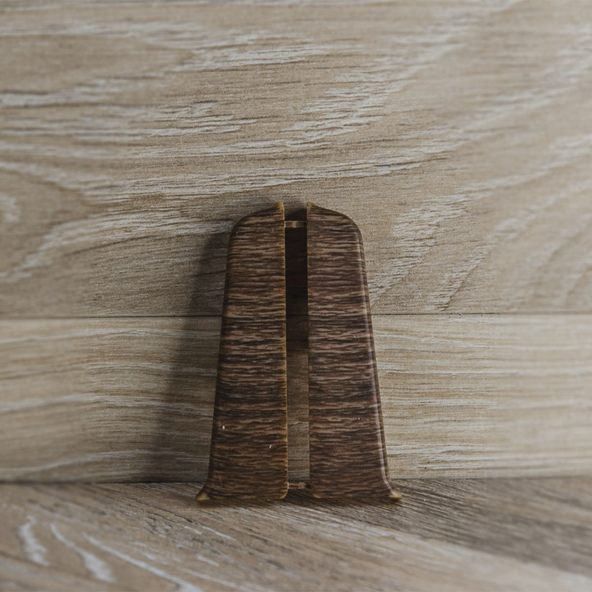 Торцевые для плинтуса 70мм "Деконика", 291 Орех