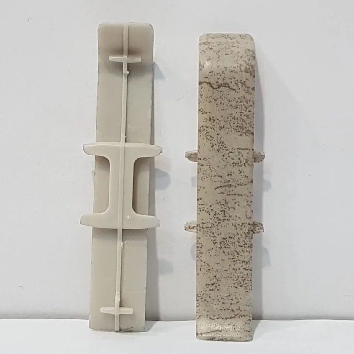 Соединитель для плинтуса 70мм "Деконика", 547 Лофт светло-серый