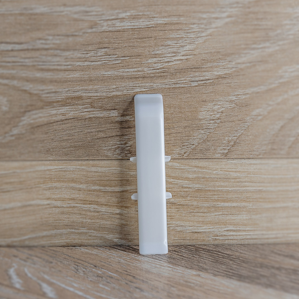 Соединитель для плинтуса 85мм "Деконика", 001 Белый