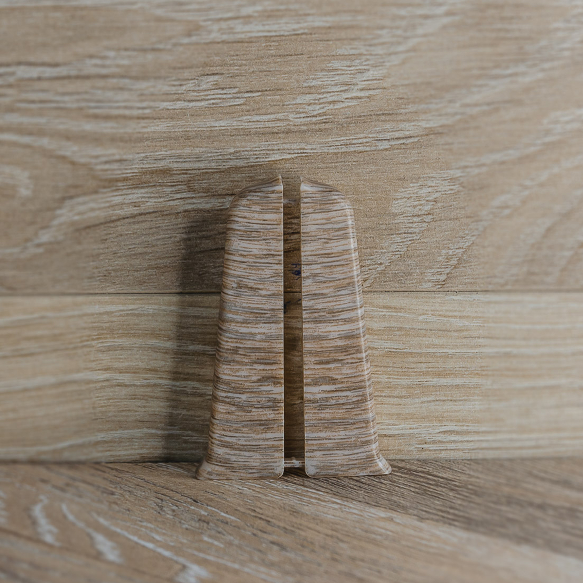 Торцевые (пара) для плинтуса 85мм "Деконика", 215 Дуб снежный