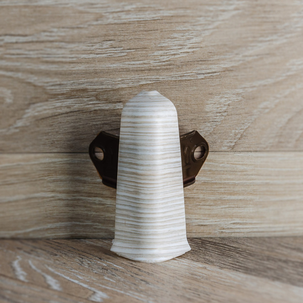 Угол наружный (внешний) с крепежом для плинтуса 85мм "Деконика", 255 Ясень бьянко