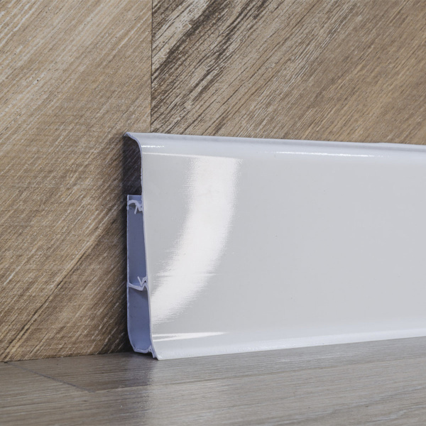 Плинтус напольный с кабель-каналами 70мм 2,2м "Деконика", 001-G Белый глянцевый