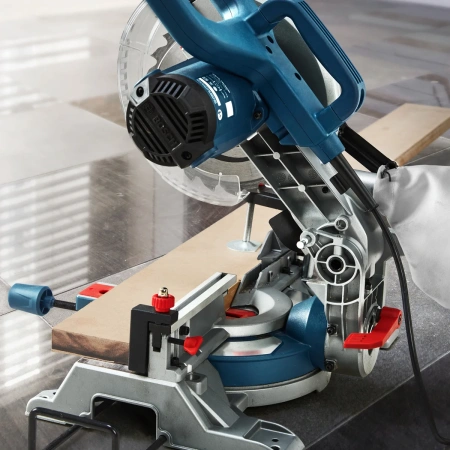 Пила BOSCH торцовочная пила GCM 216  4.800 об/мин 30 мм