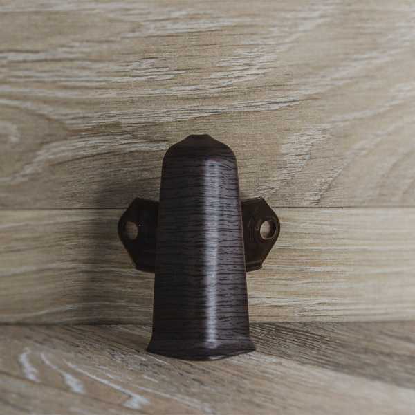 Угол наружный (внешний) с крепежом для плинтуса 70мм "Деконика", 351 Каштан