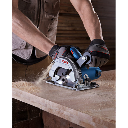 Пила BOSCH дисковая GKS 600, 1200Вт,д. диска-165, глубина пропила 90°/45°- 55/37 мм