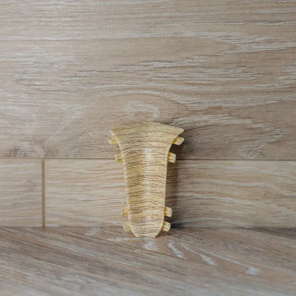 Угол внутренний для плинтуса 55мм "Идеал Классик", 213 Дуб северный