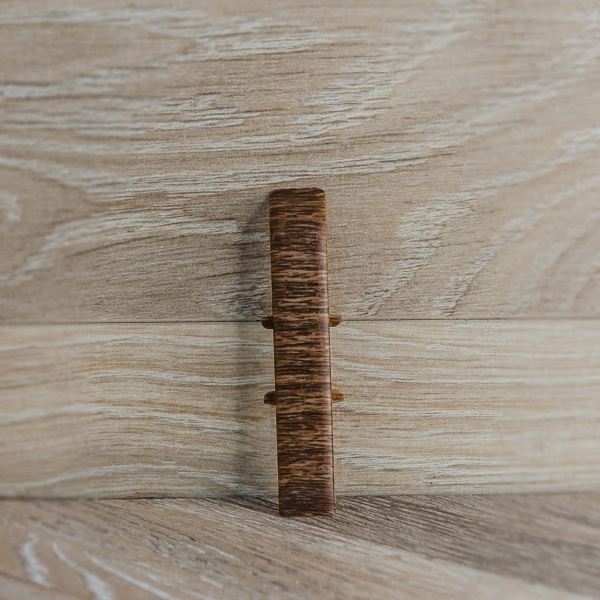 Соединитель для плинтуса 85мм "Деконика", 291 Орех