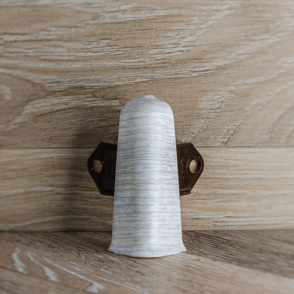 Угол наружный (внешний) с крепежом для плинтуса 85мм "Деконика", 265 Клен патина